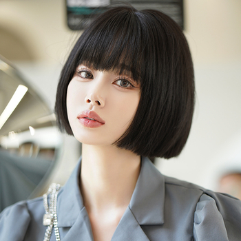 Perucă cu capac complet, bob scurt drept, fibre sintetice rezistente la temperatură, model D-135, Seven Street Queen