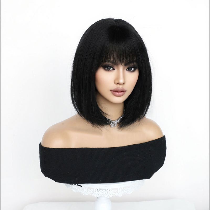 Perucă cu păr scurt drept, franjuri Qi, pentru femei, din fibre rezistente la temperaturi înalte, model W–t449