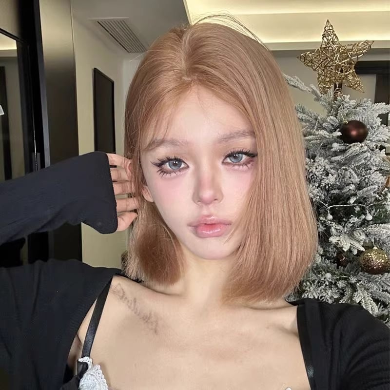 Perucă scurtă, păr drept, breton înclinat, acoperire totală a capului, fir rezistent la căldură, pentru femei