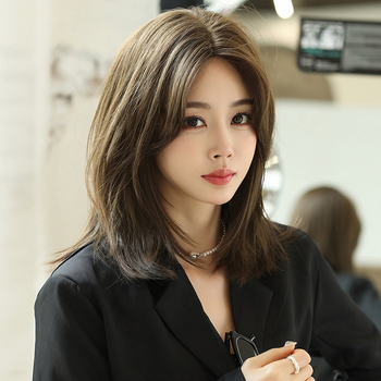 Perucă din fibre rezistente la temperatură, acoperire completă a scalpului, model D-144, parte centrală fără breton, aspect natural, pufos și respirabil