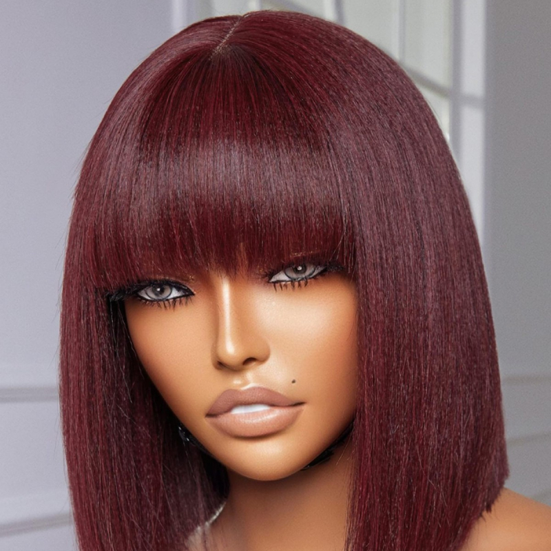 Perucă cu păr scurt drept și breton, fibre sintetice rezistente la căldură, model OM