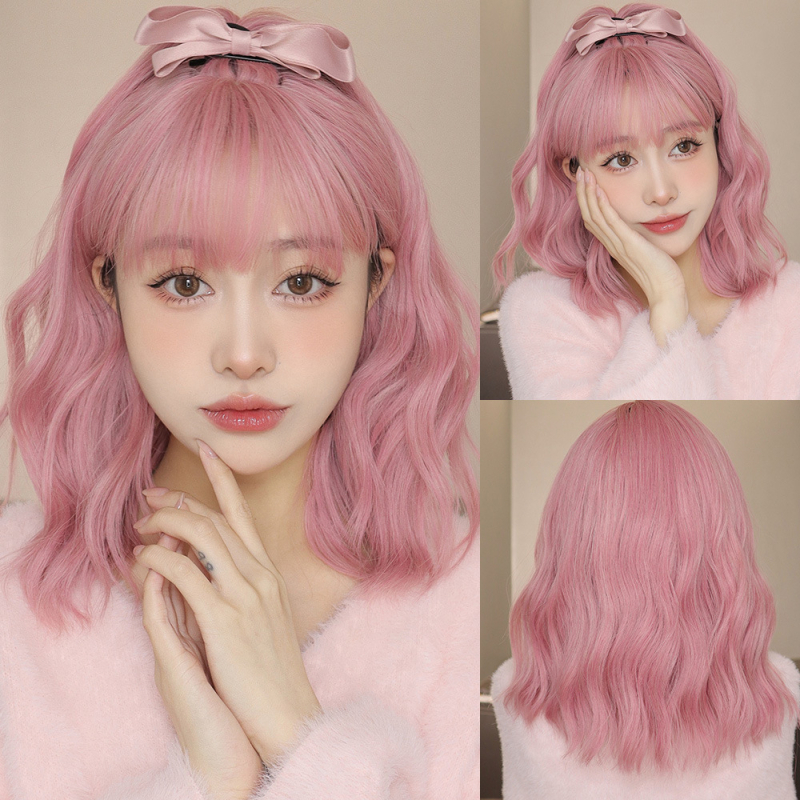 Perucă LC210-1, oneNonly — păr de mătase, breton scurt buclat Qi, stil cosplay japonez-coreean drăguț