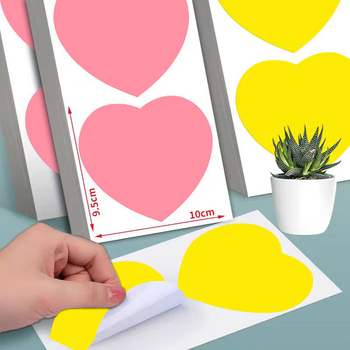 Etichetă cu nume autoadezivă, formă de inimă, pentru haine; material: hârtie acoperită cu strat autoadeziv; suport: hârtie Glassine; tip adeziv: adeziv topit la cald; rezistență la tracțiune: mare; rezistență la temperatură: până la 65°C; grosime: 0,08 mm.