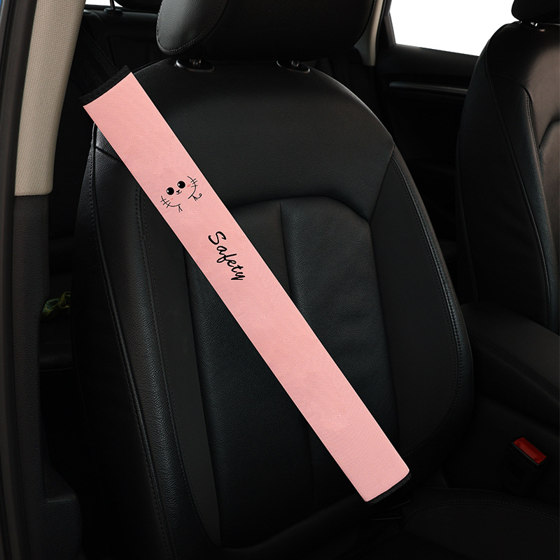 Калъф за презрамката на автомобилен колан с карикатурна котка — декоративен предпазител, материал ледена коприна, марка Red Chrysanthemum, възможност за персонализация, подходящ като подарък