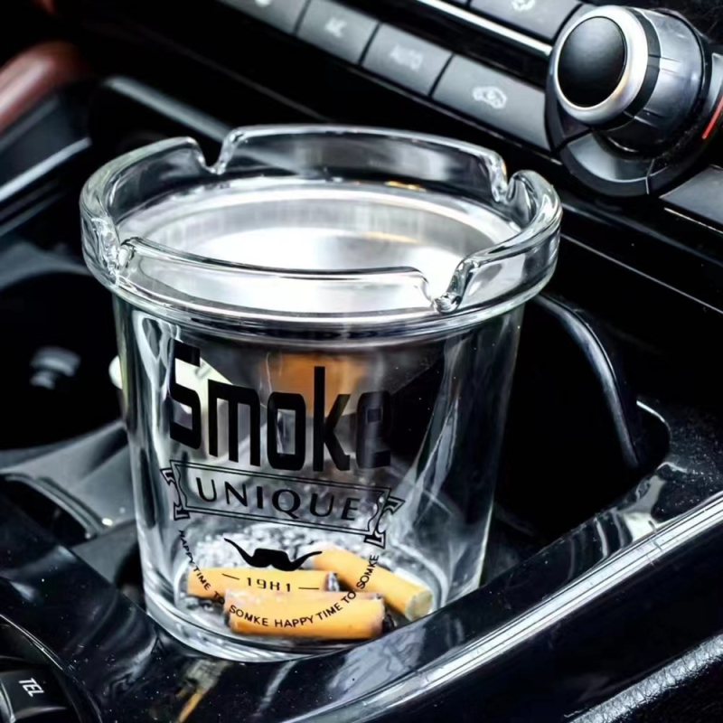 Stakleni pepelnjak s oblikom lijevka, sprječava rasipanje pepela i miris dima, s odlagalištem za pohranu