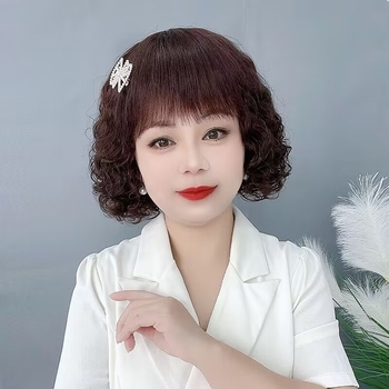 Model 8836: perucă scurtă bucle cu breton oblic, stil natural, material din sârmă rezistentă la temperaturi înalte, ușor de purtat