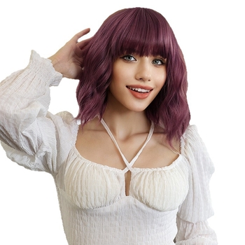 Perucă cu breton, păr scurt buclat, fibre rezistente la temperatură, stil natural