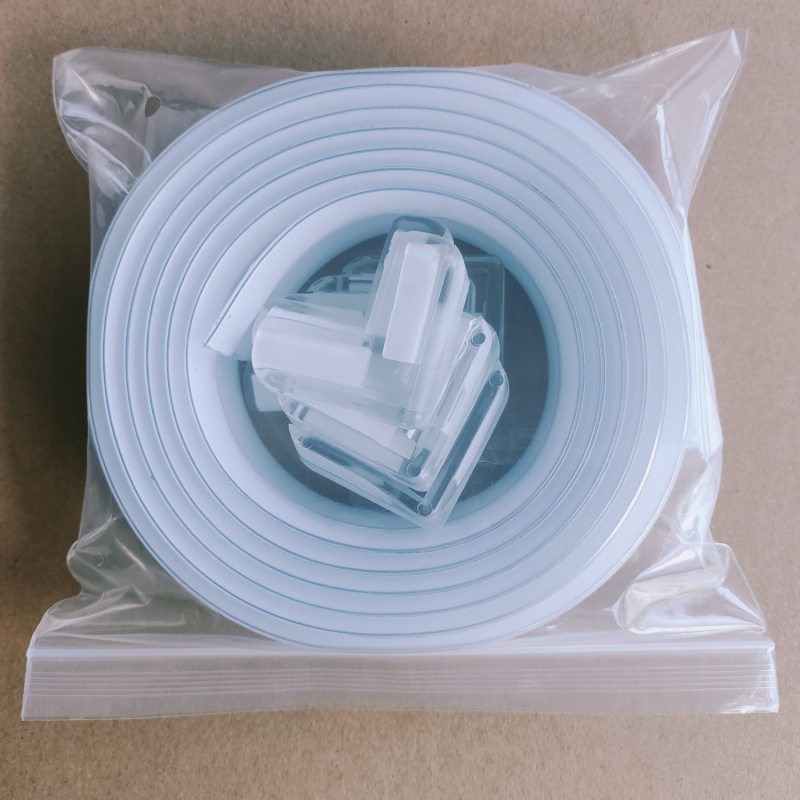 Bútor sarkvédő szalag, Yajiahong márka, 5 mm vastagság, ragasztómentes, keresztmetszet 2 cm x 2 cm, csomagolás 50 db