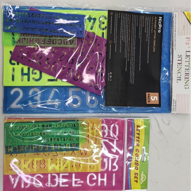 Πλαστικός πίνακας αλφαβήτου με αγγλικούς χαρακτήρες και αριθμούς, υλικό PP, σχέδιο σχεδίασης, βάρος 1531 γρ