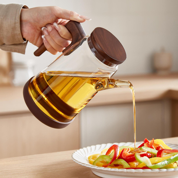 Recipient de ulei din sticlă cu capac și mâner din lemn de nuc, logo imprimat, stil modern minimalist