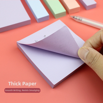 Outstanding note lipicioase cu 100 de pagini interne, lipibile, includ etichete de index pentru elevi