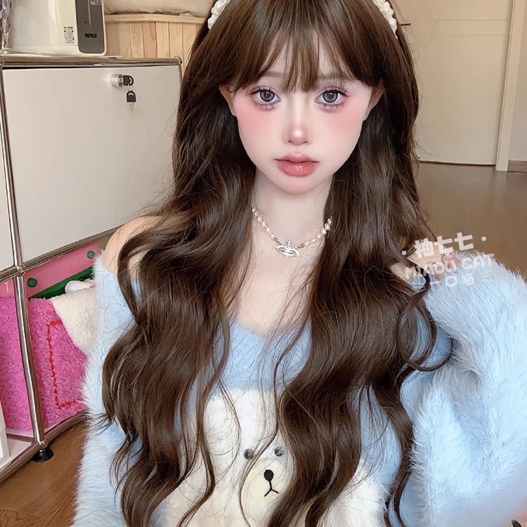 Perucă cu valuri mari, păr lung, breton natural aer; material păr: filament proteic; tehnologie de fabricație: mecanism; stil: natural; model: cap complet