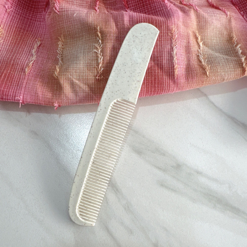 Pieptan cu finisaj mat, compact şi portabil, în formă de lună, anti-static, ecologic