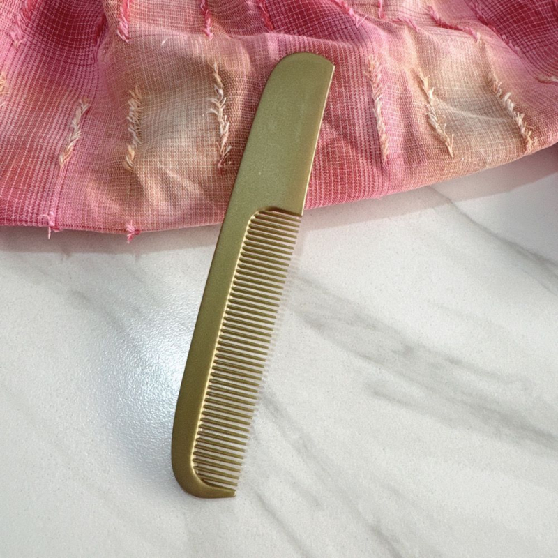 Pieptan cu finisaj mat, compact şi portabil, în formă de lună, anti-static, ecologic