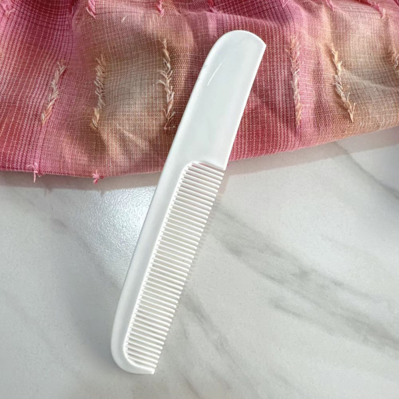 Pieptan cu finisaj mat, compact şi portabil, în formă de lună, anti-static, ecologic