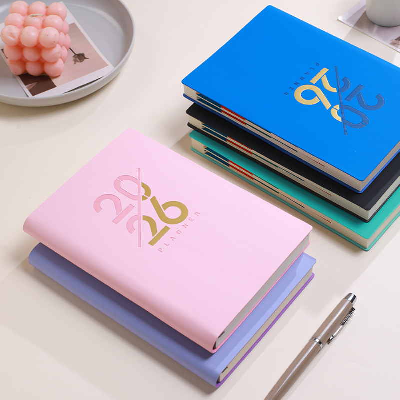 Carnet cu copertă din piele artificială, legare cu fir lipit, hârtie Dowling 75 g/m², 300–400 pagini