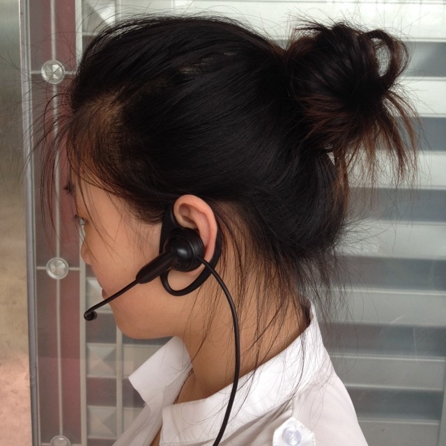 Slúchadlá s háčikom na ucho a mikrofónom, káblové, 3,5 mm TRRS, 32 Ω impedance, 16–22000 Hz rozsah, 2 m kábel