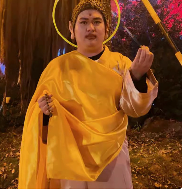 Kostim za scensku izvedbu Guanyin Bodhisattva sa veoom — staro kazališni odjevni komad od poliestera; izlazi u proljeće 2023; pogodan za dob 18–24; bez oznake na ovratniku; bez etikete.