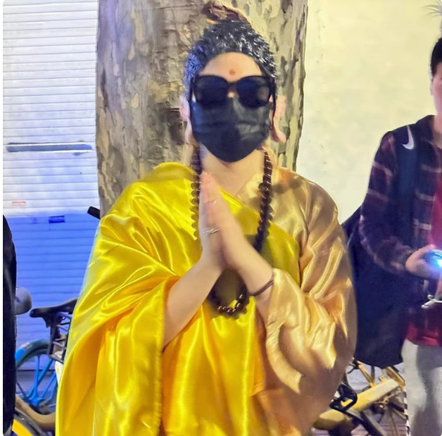 Kostim za scensku izvedbu Guanyin Bodhisattva sa veoom — staro kazališni odjevni komad od poliestera; izlazi u proljeće 2023; pogodan za dob 18–24; bez oznake na ovratniku; bez etikete.