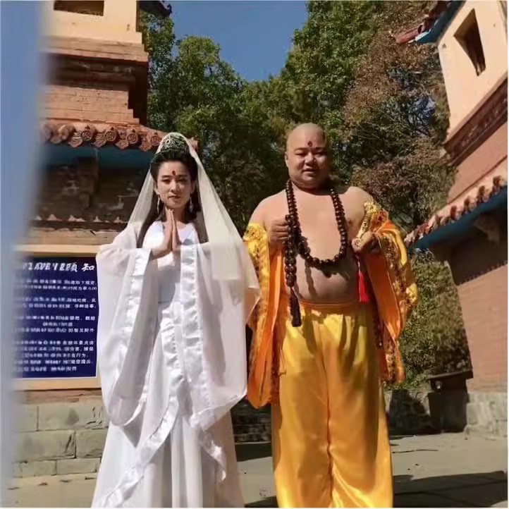 Kostim za scensku izvedbu Guanyin Bodhisattva sa veoom — staro kazališni odjevni komad od poliestera; izlazi u proljeće 2023; pogodan za dob 18–24; bez oznake na ovratniku; bez etikete.