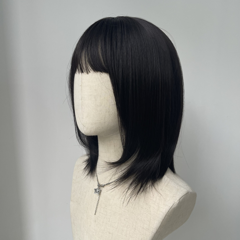 Perucă scurtă, păr drept, model A-08, Qi bangs, fibre rezistente la temperaturi înalte, volum natural pentru conturarea feței