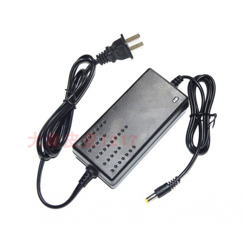 Bormașină/șurubelniță fără fir cu baterie Li-ion și încărcător Type-C; tensiuni 42V/36V/48V