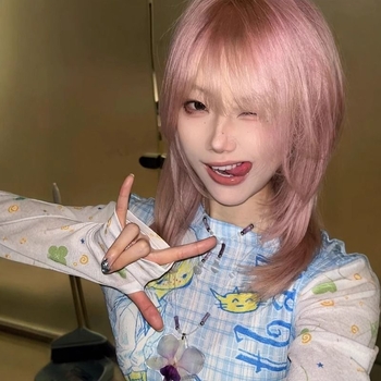 Perika za kratku ravnu kosu – Qi bangs, univerzalni model, vlakno otporno na visoke temperature, mehanička obrada, nije za bojanje ili trajnu