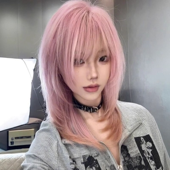 Perika za kratku ravnu kosu – Qi bangs, univerzalni model, vlakno otporno na visoke temperature, mehanička obrada, nije za bojanje ili trajnu