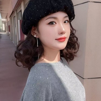 Kratka kovrčava perika s čipkastim kapom, sve-u-jednom, model at1161, za dame, vlakna otporna na toplinu, nije dopušteno bojanje niti trajna, prekrivanje sijede i volumen