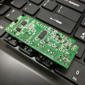 Πλακέτα κυκλώματος ενισχυτή LED προβολέα με υπέρυθρο τηλεχειριστήριο και είσοδο MP3 ήχου — HT15-70D, διπλής όψεως PCB από χαλκό, βάση από ύφαντο γυαλί, μόνωση ρητίνης οργανικής, VO αντιφλεγμονώδες πάνελ