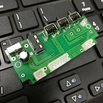 Πλακέτα κυκλώματος ενισχυτή LED προβολέα με υπέρυθρο τηλεχειριστήριο και είσοδο MP3 ήχου — HT15-70D, διπλής όψεως PCB από χαλκό, βάση από ύφαντο γυαλί, μόνωση ρητίνης οργανικής, VO αντιφλεγμονώδες πάνελ