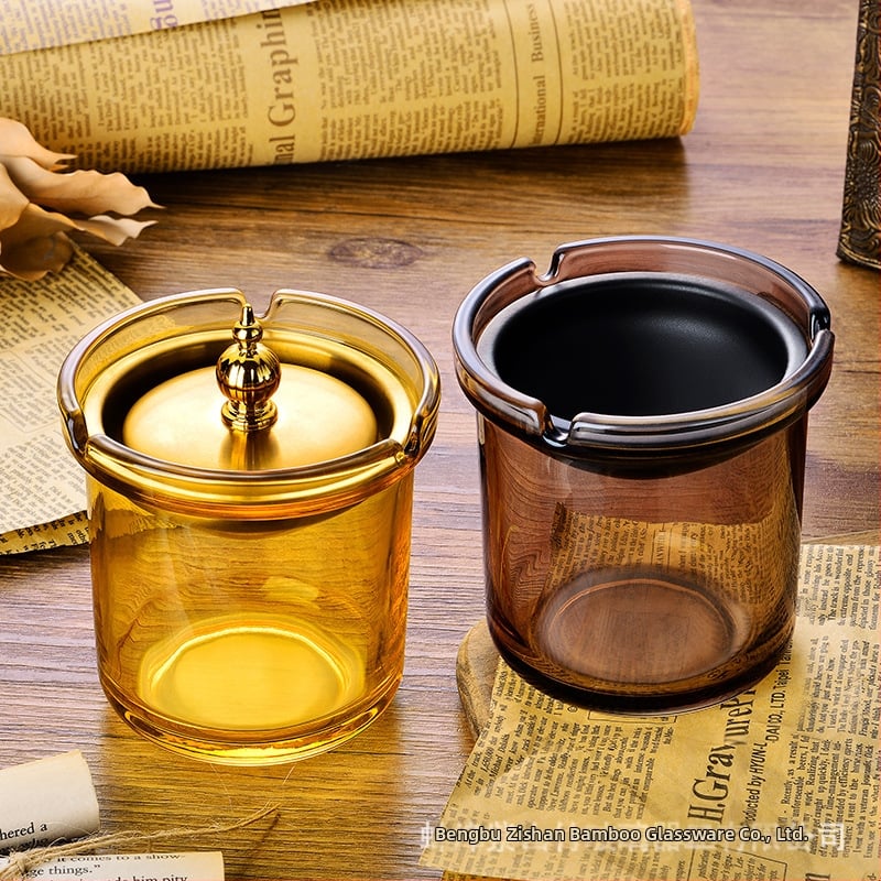 Scrumieră cu capac, în formă de pâlnie, din sticlă groasă, decorativă, cu posibilitatea de personalizare