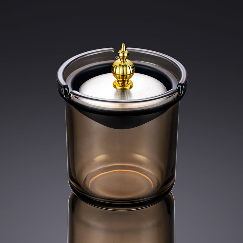 Scrumieră cu capac, în formă de pâlnie, din sticlă groasă, decorativă, cu posibilitatea de personalizare