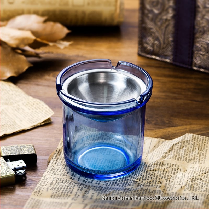 Scrumieră cu capac, în formă de pâlnie, din sticlă groasă, decorativă, cu posibilitatea de personalizare