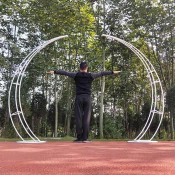 Arc de nuntă din fier, poartă în formă de coarne, decor pentru scenă, cadru circular