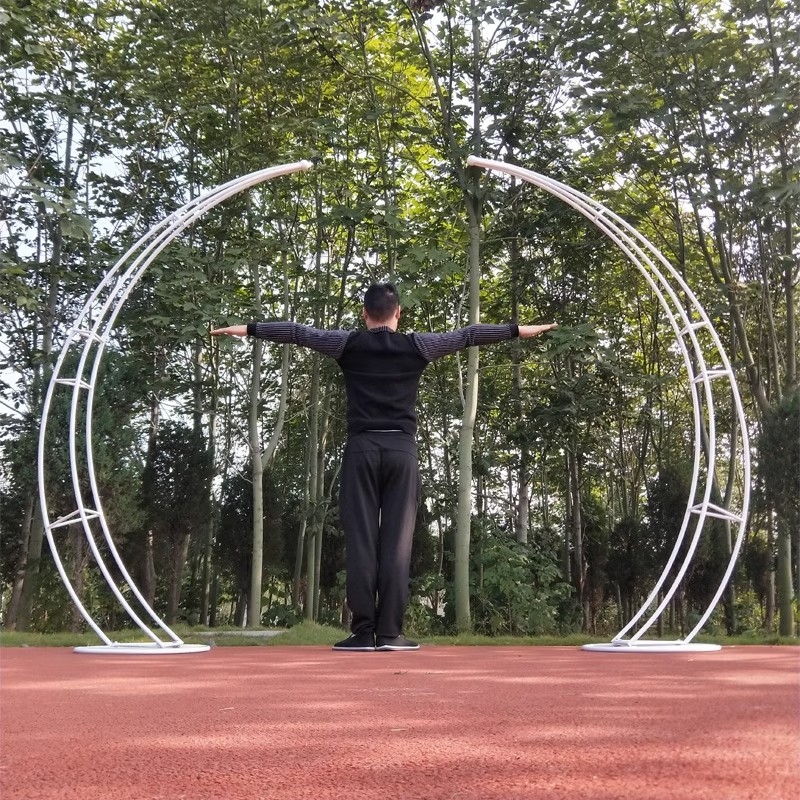 Arc de nuntă din fier, poartă în formă de coarne, decor pentru scenă, cadru circular