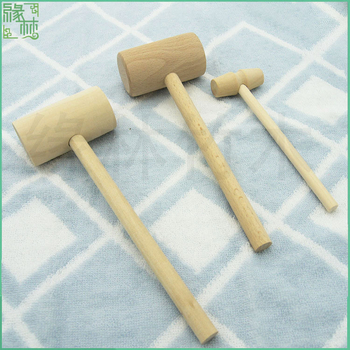 Dreveni dječji čekić za igru – materijal: buk / lotos drvo; stil: moderni minimalistički; pakiranje: kartonska kutija