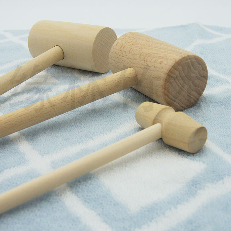 Dreveni dječji čekić za igru – materijal: buk / lotos drvo; stil: moderni minimalistički; pakiranje: kartonska kutija