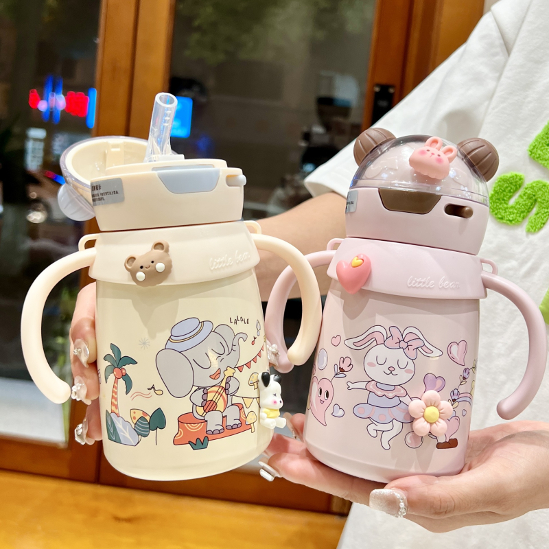 Dječja termos boca s držalom i slamkom, sigurnosno usta s oblikom patke za sigurno piće — unutarnje 316 nerđajućeg čelika, vanjsko 304 nerđajućeg čelika, izolacija 6–12 sati, mogućnost vlastitog logotipa