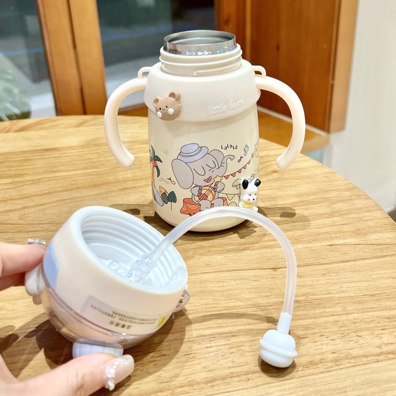 Dječja termos boca s držalom i slamkom, sigurnosno usta s oblikom patke za sigurno piće — unutarnje 316 nerđajućeg čelika, vanjsko 304 nerđajućeg čelika, izolacija 6–12 sati, mogućnost vlastitog logotipa