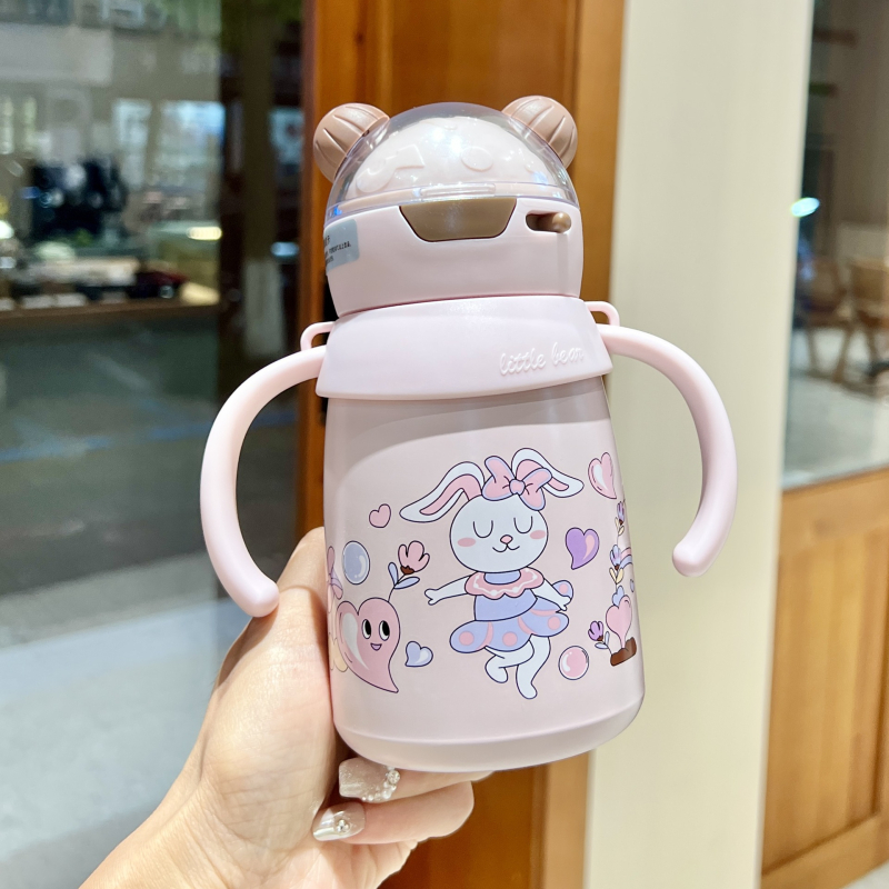 Dječja termos boca s držalom i slamkom, sigurnosno usta s oblikom patke za sigurno piće — unutarnje 316 nerđajućeg čelika, vanjsko 304 nerđajućeg čelika, izolacija 6–12 sati, mogućnost vlastitog logotipa