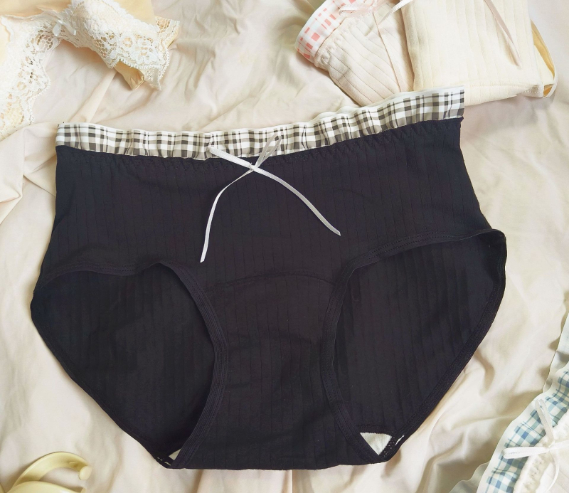 Ženske pamučne gaćice s antibakterijskom i prozračnom funkcijom, pleteni materijal, sadržaj pamuka 90–95%, srednji porast.