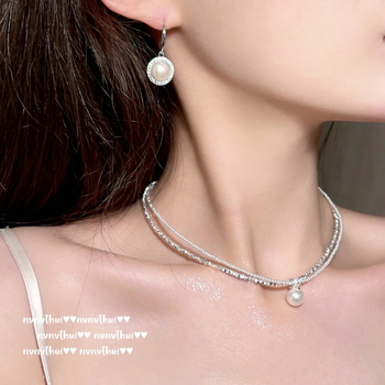 Nyaklánc kagylóból származó gyöngyös medállal, levehető, aranyozott réz, hossz 31–40 cm, francia retro stílus