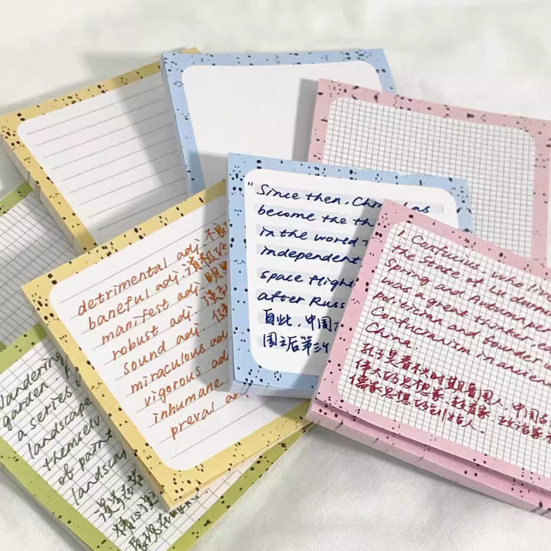 Hordozható jegyzetfüzet tintafolt mintázattal, szakítható lapokkal, 50 oldal, ragasztómentes