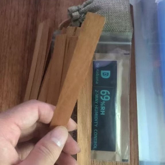 Drveni ormarić za cigare, ručno izrađen, zaključavajući se i prilagodljiv