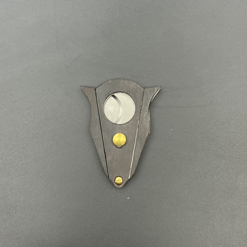 Macro View Rezač cigare u obliku šišmiša, ručno izrađen od metala