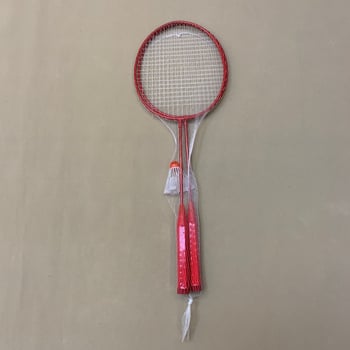 Raketa za badminton s okvirom od željeznog legura, najlonske žice, težina 95–100 g, direktni udarac.