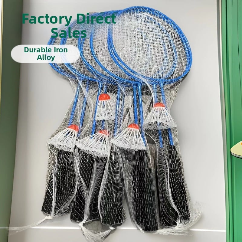 Badmintonová raketa s rámom z železného zliatiny, nylonovými strunami, hmotnosť 95–100 g, priame údery.