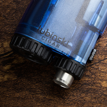 LUBINSKI szivarszett – Szivarvágó és gyújtó, szélálló butános gyújtó, anyagok: műanyag/cinkötvözet/rozsdamentes acél, logó nyomtatás, testreszabás elérhető