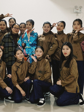 Ženski scenski kostim u stilu Republike Kine, poliester tkanina, za obične scenske nastupe, Proljeće 2026, s etiketom